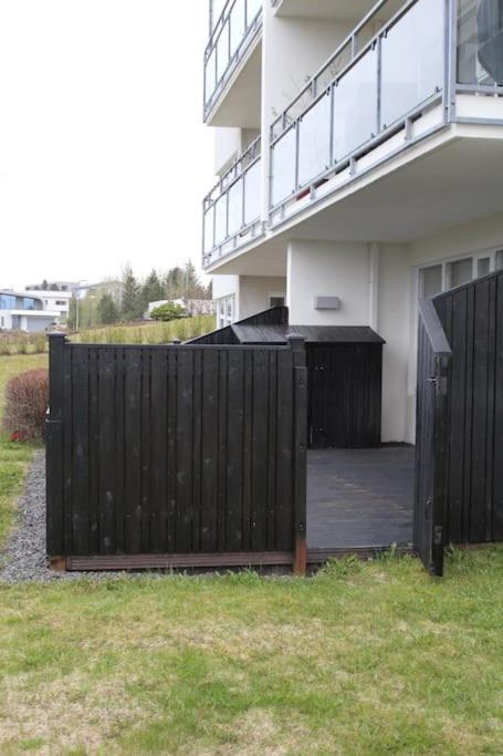 Quiet And Cozy Apartment With A Lake View Reykjavík Exterior foto